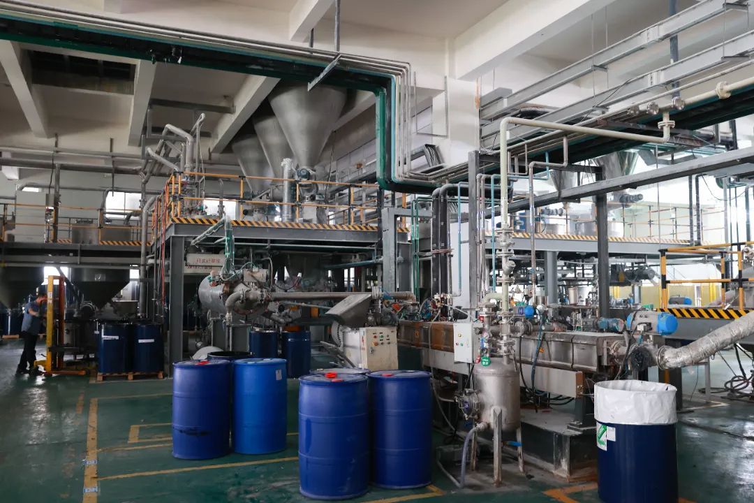 最美生產(chǎn)線 | 走進(jìn)上海回天 新材料浪潮中的精密“化”語(yǔ)